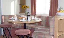 gold-dining-area