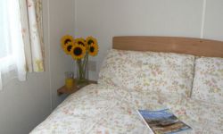 gold-double-bedroom