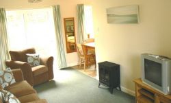 inside-cottage-lounge