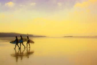 3 Surfers